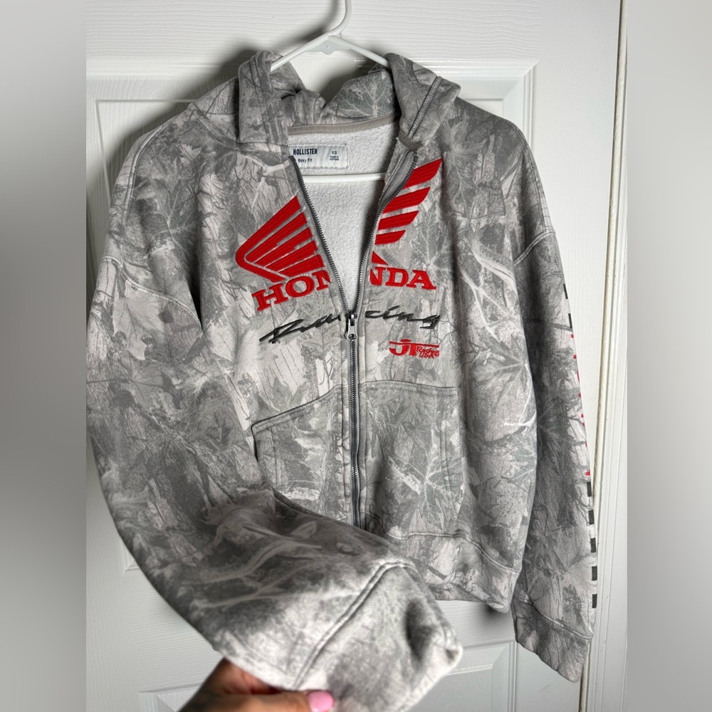 SOLD Hollister Gray and Red Men's Sweater - Picture 1 of 6